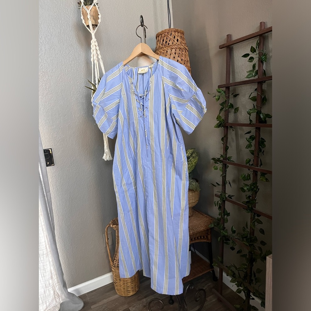 ▪️Maeve Short-Sleeve Crossover V-Neck Midi Dress - Picture 7 of 11